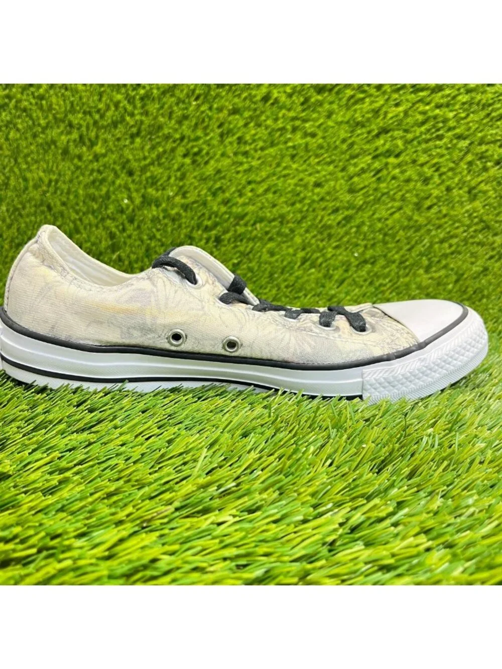 Converse Chuck Taylor All Star Womens Size 8 Beige White Athletic Shoes Sneakers
